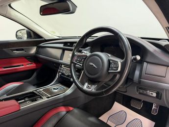JAGUAR XF 3.0d V6 S Saloon 4dr Diesel Auto Euro 6 (s/s) (300 ps)