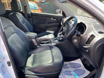 KIA SPORTAGE 2.0 CRDi KX-3 SUV 5dr Diesel Auto AWD Euro 5 (134 bhp)