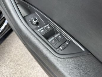 AUDI A4 2.0 TDI S line Saloon 4dr Diesel S Tronic quattro Euro 6 (s/s) (