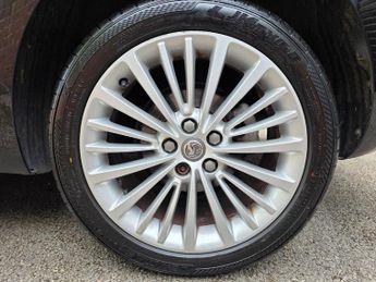 VAUXHALL ASTRA 1.6 CDTi BlueInjection Elite Nav Hatchback 5dr Diesel Auto Euro 