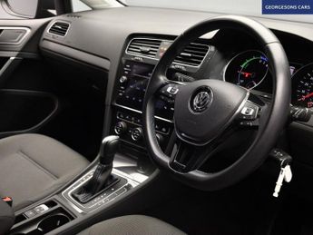 VOLKSWAGEN E-GOLF 35.8kWh e-Golf Hatchback 5dr Electric Auto (136 ps)
