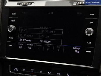 VOLKSWAGEN E-GOLF 35.8kWh e-Golf Hatchback 5dr Electric Auto (136 ps)
