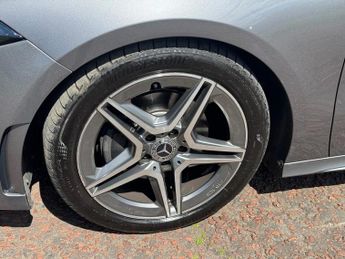 MERCEDES-BENZ A CLASS 2.0 A200d AMG Line (Executive) Hatchback 5dr Diesel 8G-DCT Euro 