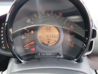TOYOTA AYGO 1.0 VVT-i x-play Hatchback 5dr Petrol x-shift Euro 6 (68 ps)