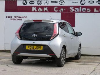 TOYOTA AYGO 1.0 VVT-i x-play Hatchback 5dr Petrol x-shift Euro 6 (68 ps)