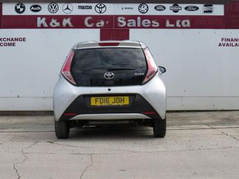 TOYOTA AYGO 1.0 VVT-i x-play Hatchback 5dr Petrol x-shift Euro 6 (68 ps)