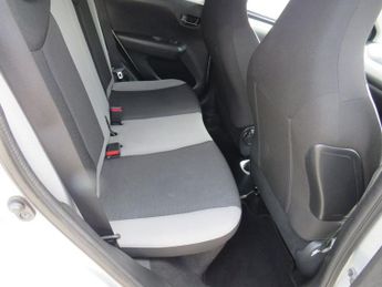 TOYOTA AYGO 1.0 VVT-i x-play Hatchback 5dr Petrol x-shift Euro 6 (68 ps)