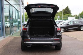 MERCEDES-BENZ GLA 2.0 GLA220d AMG Line (Premium Plus) SUV 5dr Diesel 8G-DCT 4MATIC