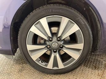 NISSAN PULSAR 1.2 DIG-T Tekna Hatchback 5dr Petrol XTRON Euro 6 (s/s) (115 ps)