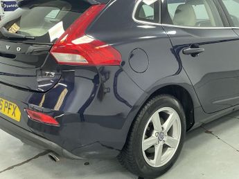 VOLVO V40 1.5 T3 SE Nav Hatchback 5dr Petrol Auto Euro 6 (s/s) (152 ps) - 