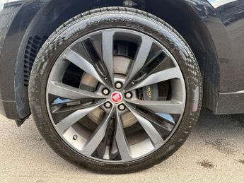 JAGUAR F-PACE 2.0 P300 300 Sport SUV 5dr Petrol Auto AWD Euro 6 (s/s) (300 ps)
