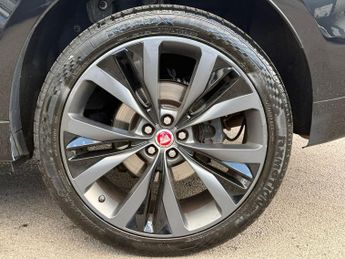 JAGUAR F-PACE 2.0 P300 300 Sport SUV 5dr Petrol Auto AWD Euro 6 (s/s) (300 ps)