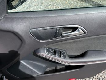 MERCEDES-BENZ A-CLASS 1.6 A200 AMG Line Hatchback 5dr Petrol 7G-DCT Euro 6 (s/s) (156 