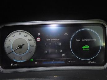 HYUNDAI KONA 64kWh Premium SUV 5dr Electric Auto (10.5kW Charger) (204 ps)