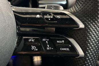MERCEDES-BENZ GLA CLASS 1.3 GLA200h MHEV AMG Line (Executive) SUV 5dr Petrol Hybrid 7G-D