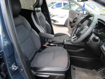 RENAULT CAPTUR 1.6 E-TECH techno SUV 5dr Petrol Hybrid Automatic  Euro 6 (s/s) 