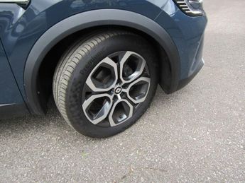 RENAULT CAPTUR 1.6 E-TECH techno SUV 5dr Petrol Hybrid Automatic  Euro 6 (s/s) 
