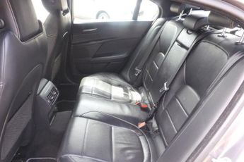 JAGUAR XE 2.0d R-Sport Saloon 4dr Diesel Auto Euro 6 (s/s) (180 ps)