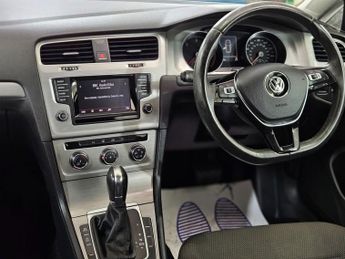 VOLKSWAGEN GOLF 1.6 TDI BlueMotion Tech SE Hatchback 5dr Diesel DSG Euro 5 (s/s)