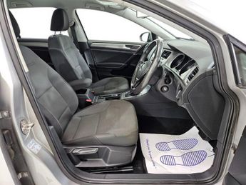 VOLKSWAGEN GOLF 1.6 TDI BlueMotion Tech SE Hatchback 5dr Diesel DSG Euro 5 (s/s)