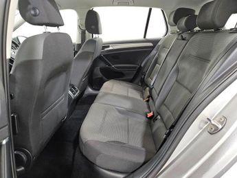 VOLKSWAGEN GOLF 1.6 TDI BlueMotion Tech SE Hatchback 5dr Diesel DSG Euro 5 (s/s)