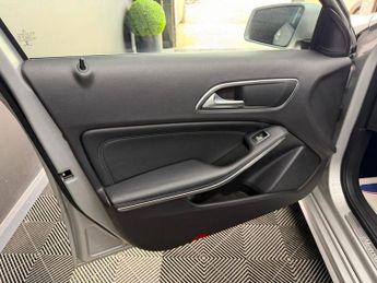 MERCEDES-BENZ A CLASS 1.6 A200 AMG Line (Executive) Hatchback 5dr Petrol 7G-DCT Euro 6