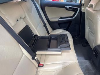 VOLVO XC60 2.4 D5 SE Lux Nav SUV 5dr Diesel Auto AWD Euro 6 (s/s) (220 ps)