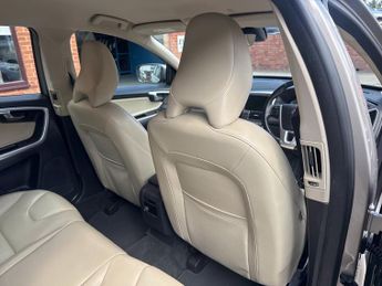 VOLVO XC60 2.4 D5 SE Lux Nav SUV 5dr Diesel Auto AWD Euro 6 (s/s) (220 ps)