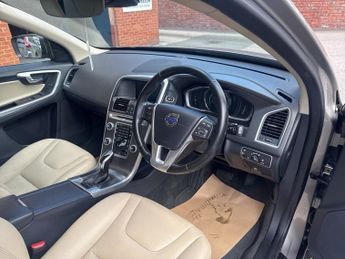 VOLVO XC60 2.4 D5 SE Lux Nav SUV 5dr Diesel Auto AWD Euro 6 (s/s) (220 ps)