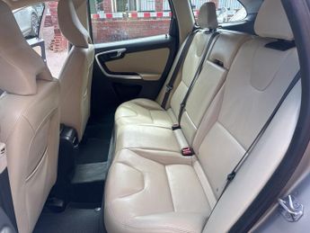 VOLVO XC60 2.4 D5 SE Lux Nav SUV 5dr Diesel Auto AWD Euro 6 (s/s) (220 ps)