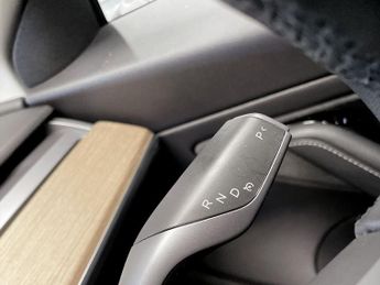 TESLA Model 3 Standard Range Plus Saloon 4dr Electric Auto RWD (241 bhp)