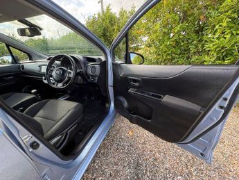 TOYOTA YARIS 1.4 D-4D Icon Plus Hatchback 5dr Diesel Manual Euro 5 (90 ps)