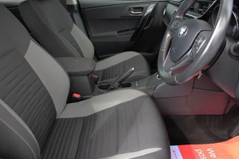 TOYOTA AURIS 1.8 VVT-h Icon Tech Hatchback 5dr Petrol Hybrid CVT Euro 6 (s/s)