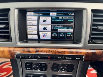JAGUAR XF 2.2d Luxury Saloon 4dr Diesel Auto Euro 5 (s/s) (163 ps)