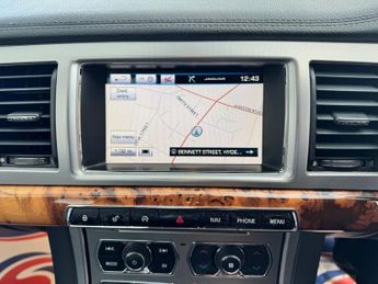 JAGUAR XF 2.2d Luxury Saloon 4dr Diesel Auto Euro 5 (s/s) (163 ps)
