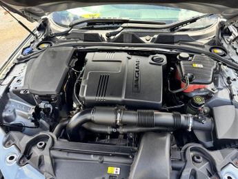JAGUAR XF 2.2d Luxury Saloon 4dr Diesel Auto Euro 5 (s/s) (163 ps)