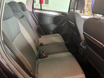 VOLKSWAGEN TIGUAN 2.0 TDI BlueMotion Tech SE Navigation SUV 5dr Diesel DSG 4Motion
