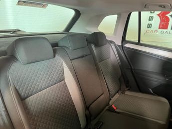 VOLKSWAGEN TIGUAN 2.0 TDI BlueMotion Tech SE Navigation SUV 5dr Diesel DSG 4Motion