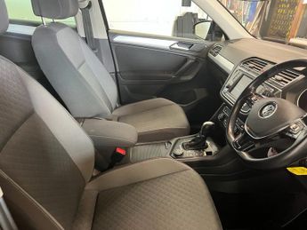 VOLKSWAGEN TIGUAN 2.0 TDI BlueMotion Tech SE Navigation SUV 5dr Diesel DSG 4Motion