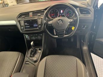 VOLKSWAGEN TIGUAN 2.0 TDI BlueMotion Tech SE Navigation SUV 5dr Diesel DSG 4Motion
