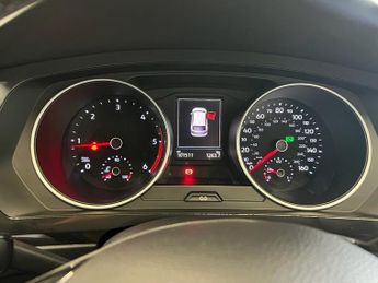VOLKSWAGEN TIGUAN 2.0 TDI BlueMotion Tech SE Navigation SUV 5dr Diesel DSG 4Motion