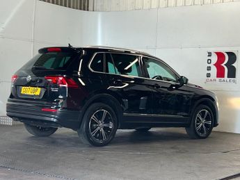 VOLKSWAGEN TIGUAN 2.0 TDI BlueMotion Tech SE Navigation SUV 5dr Diesel DSG 4Motion