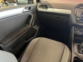 VOLKSWAGEN TIGUAN 2.0 TDI BlueMotion Tech SE Navigation SUV 5dr Diesel DSG 4Motion