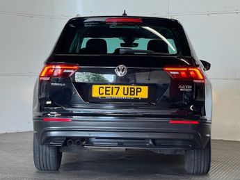 VOLKSWAGEN TIGUAN 2.0 TDI BlueMotion Tech SE Navigation SUV 5dr Diesel DSG 4Motion