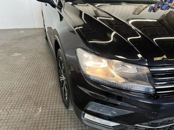 VOLKSWAGEN TIGUAN 2.0 TDI BlueMotion Tech SE Navigation SUV 5dr Diesel DSG 4Motion