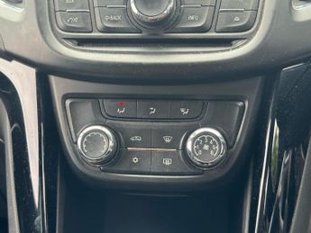 VAUXHALL ZAFIRA TOURER 2.0 CDTi SRi MPV 5dr Diesel Auto Euro 6 (170 ps)