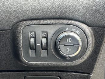 VAUXHALL ZAFIRA TOURER 2.0 CDTi SRi MPV 5dr Diesel Auto Euro 6 (170 ps)