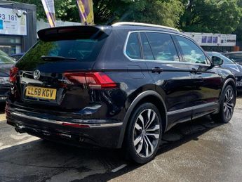 VOLKSWAGEN TIGUAN 2.0 TDI R-Line SUV 5dr Diesel DSG Euro 6 (s/s) (150 ps)