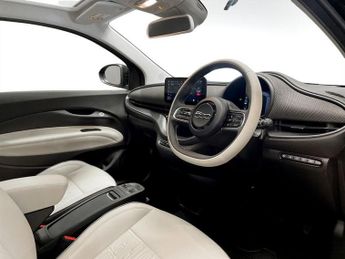 FIAT 500E 42kWh La Prima Hatchback 3dr Electric Auto (118 ps)