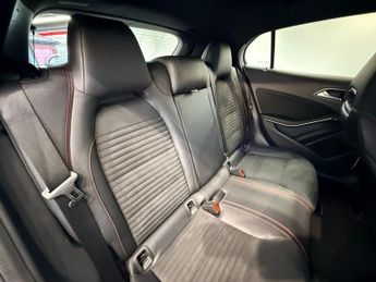 MERCEDES-BENZ GLA 2.1 GLA220d AMG Line SUV 5dr Diesel 7G-DCT 4MATIC Euro 6 (s/s) (